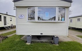 3 Bed Caravan - Sleeps 8 - Pet Friendly Parking